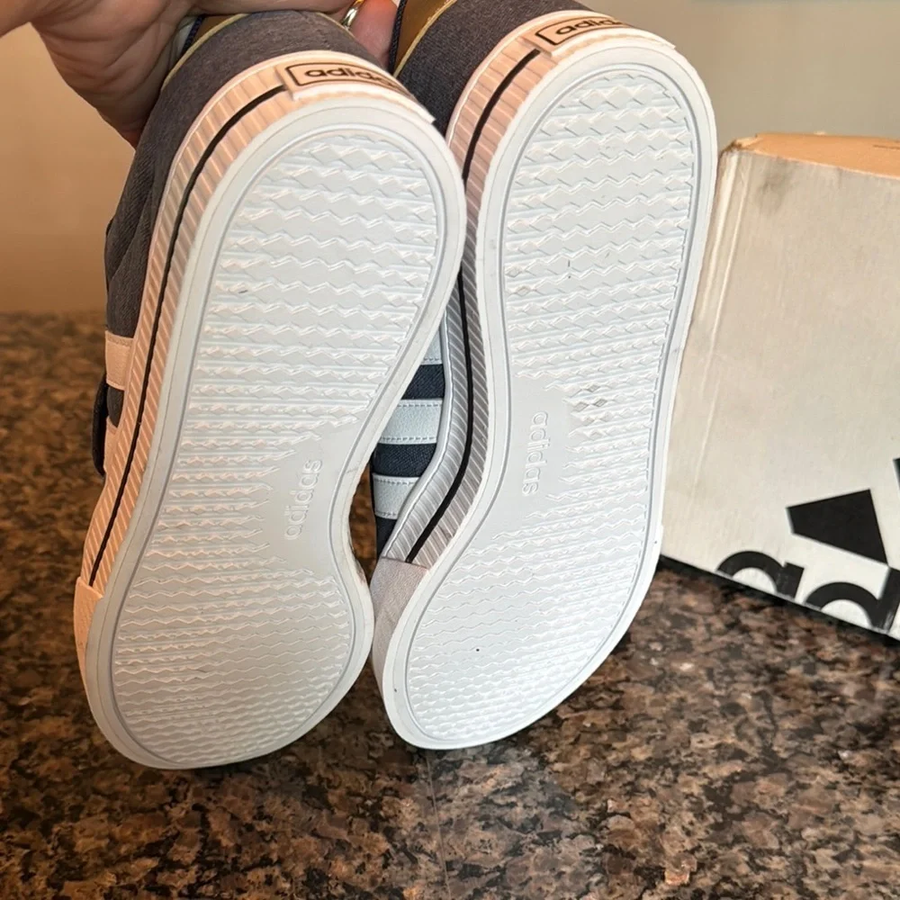 Adidas daily 3.0 Blue and White Casual Sneakers NIB 8